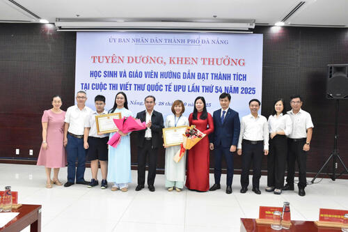 Đà Nẵng khen thưởng HS đạt thành tích tại Cuộc thi viết thư quốc tế UPU