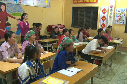 Bứt phá trong phổ cập giáo dục, xóa mù chữ vùng dân tộc thiểu số