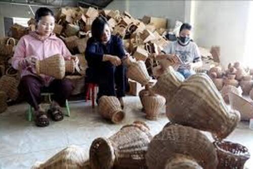 Đa dạng sinh kế giúp phụ nữ thoát nghèo bền vững