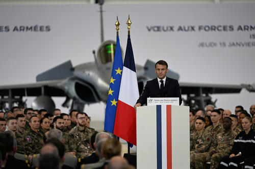 Ông Macron có đối đầu với Mỹ để bảo vệ Greenland?