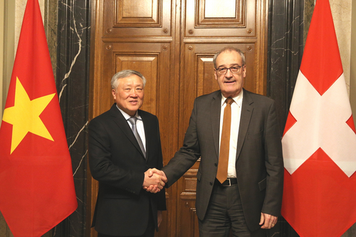 <a href="/phat-trien-ben-vung" title="Phát triển bền vững" rel="dofollow">Phát triển bền vững</a>