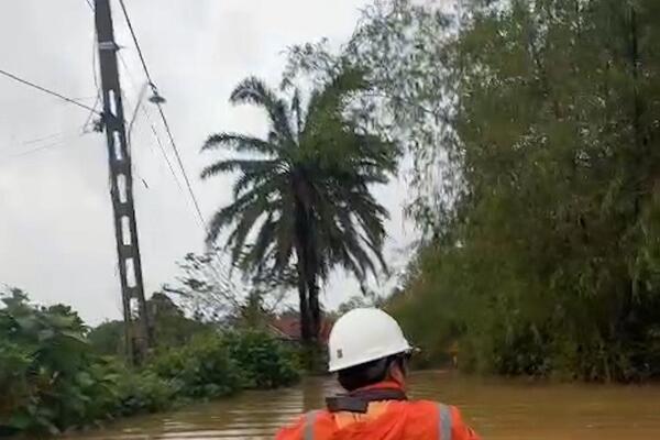 Chủ động cắt điện do mưa lớn, ngập lũ tại miền Trung - Tây Nguyên