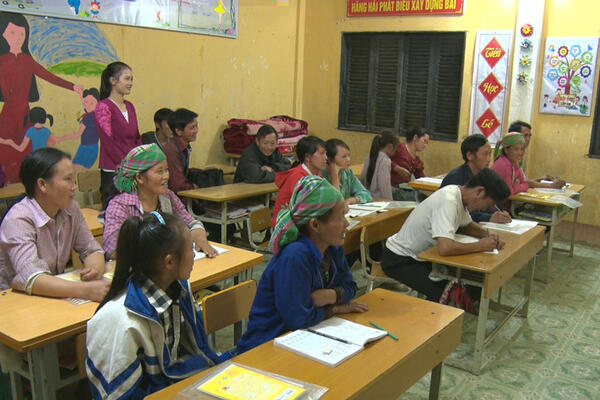 Bứt phá trong phổ cập giáo dục, xóa mù chữ vùng dân tộc thiểu số