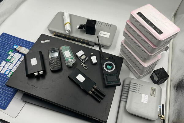 Bắt giữ những nghi phạm mang thiết bị gián điệp