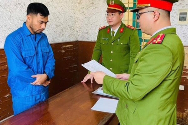 Khởi tố nguyên giám đốc ngân hàng chiếm đoạt tiền của khách qua 'đáo hạn'