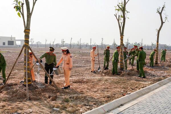TP Huế phát động “Tết trồng cây đời đời nhớ ơn Bác Hồ” Xuân Bính Ngọ 2026