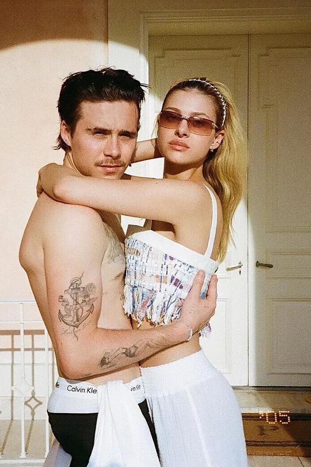 Brooklyn Beckham và ái nữ tỷ phú cưới: Hôn lễ 68 tỷ ở dinh thự 2293 tỷ, Gigi Hadid, Hoàng tử Harry và dàn sao khủng, tỷ phú quy tụ - Ảnh 2.