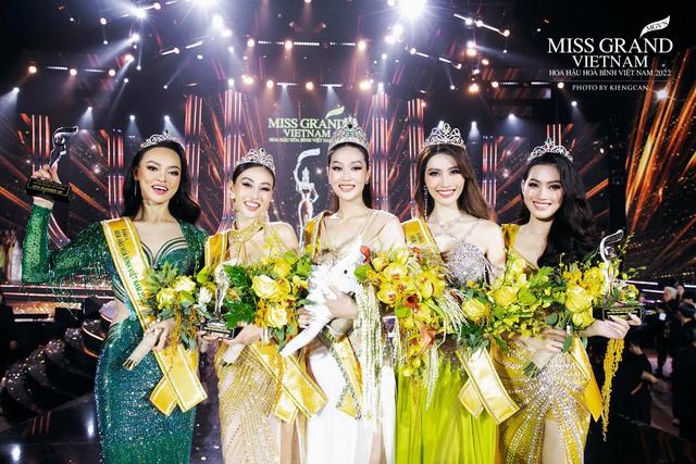 Miss Grand Vietnam lần đầu tổ chức: Điểm sáng bật lên giữa lúc bão hoà, đâu là điểm cần khắc phục? - Ảnh 8.