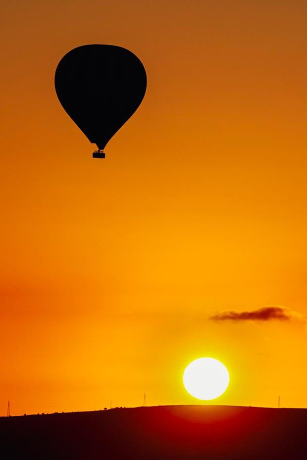 Bay khinh khí cầu trên những kỳ quan ở Cappadocia - Ảnh 8.