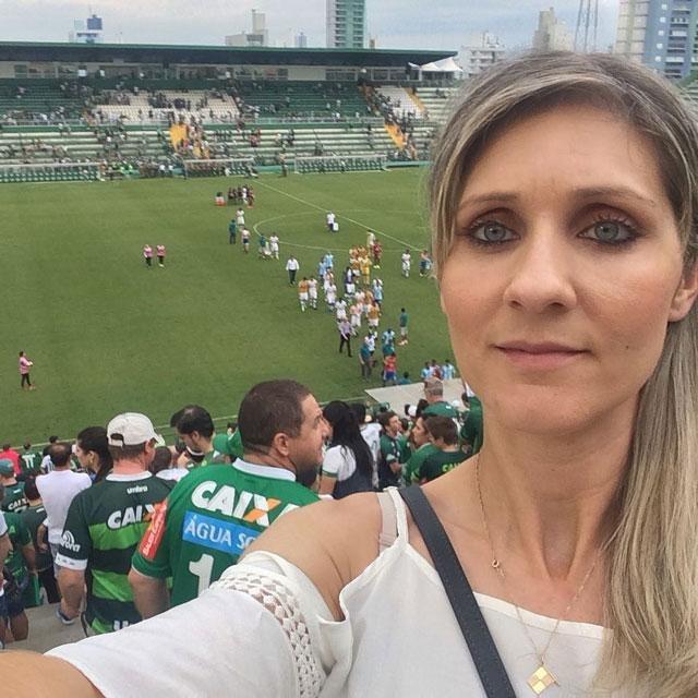 Chiêm ngưỡng nhan sắc mỹ miều của nữ trọng tài đầu tiên tại World Cup - Ảnh 10. Chiêm ngưỡng nhan sắc mỹ miều của nữ trọng tài đầu tiên tại World Cup - Ảnh 10.