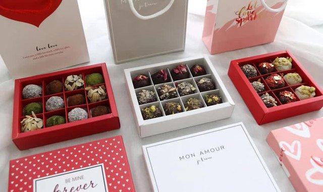 Sinh viên tranh thủ hái ra tiền dịp Valentine: Vài ngày kiếm cả chục triệu nhưng vô vàn rủi ro kèm theo! - Ảnh 3.