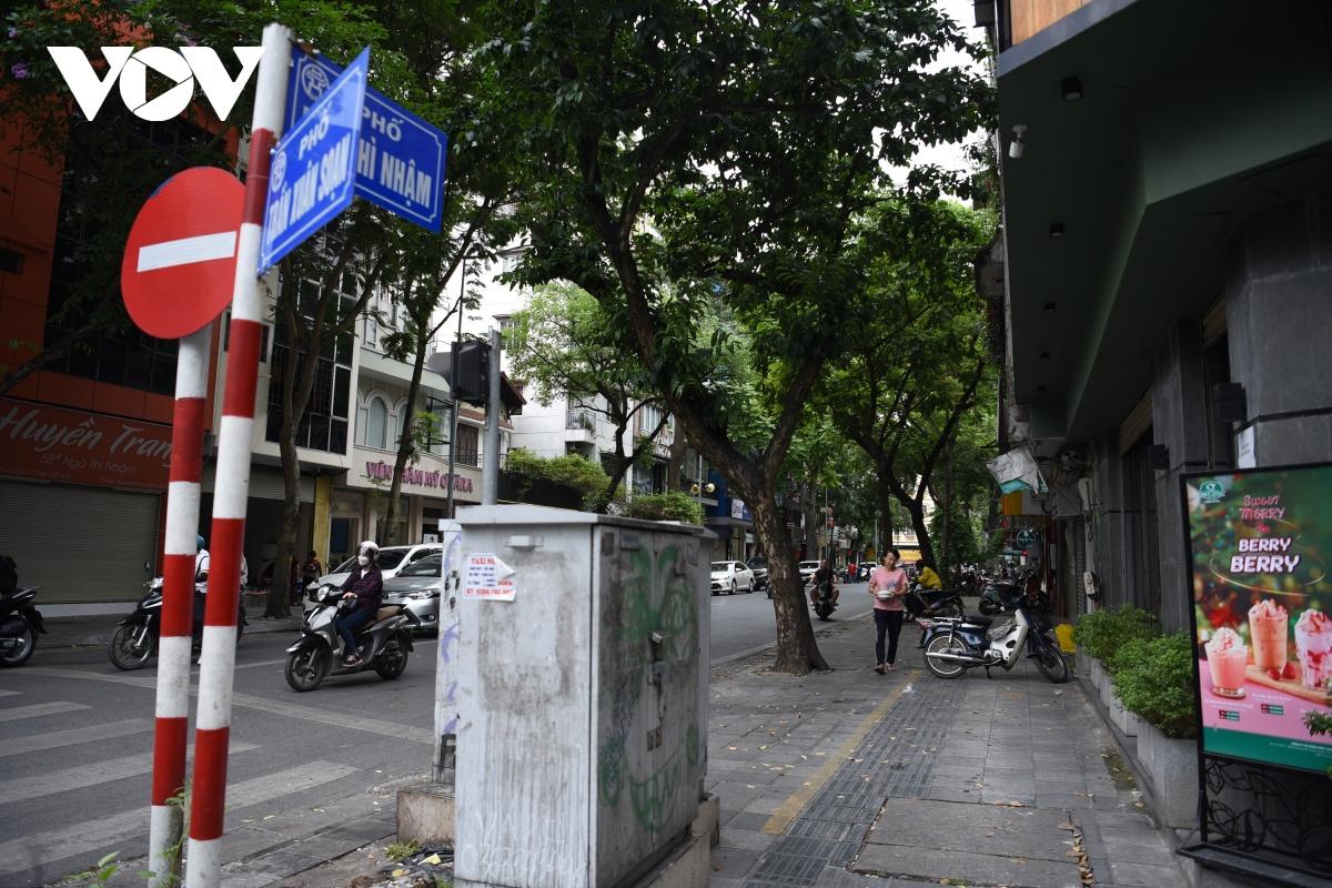 Cận cảnh loạt vỉa hè tuyến phố Hà Nội đủ điều kiện sử dụng tạm để buôn bán - Ảnh 12.