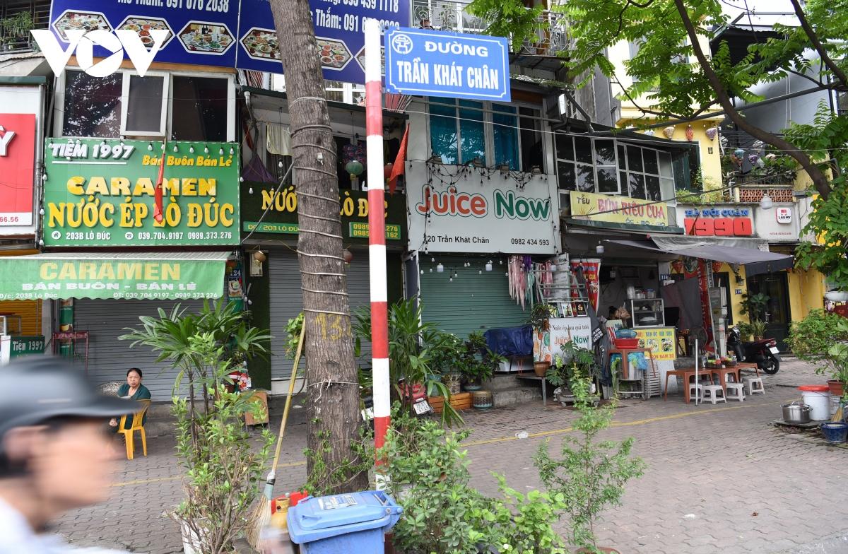Cận cảnh loạt vỉa hè tuyến phố Hà Nội đủ điều kiện sử dụng tạm để buôn bán - Ảnh 2.