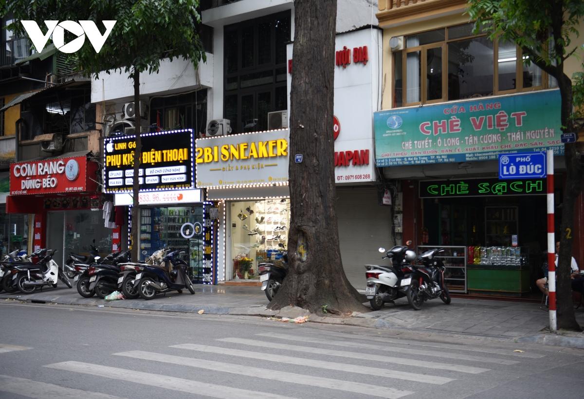 Cận cảnh loạt vỉa hè tuyến phố Hà Nội đủ điều kiện sử dụng tạm để buôn bán - Ảnh 8.