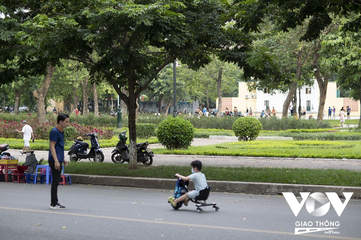 Hà Nội "ngăn" cả tuyến phố chỉ để làm dịch vụ cho thuê trò chơi xe điện? - Ảnh 7.