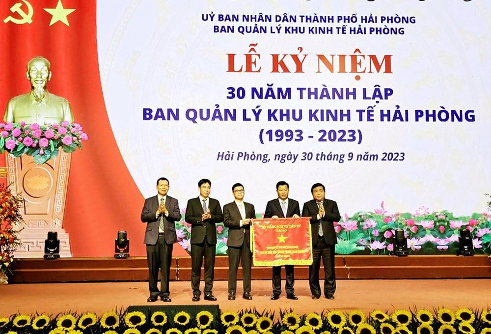 Sẽ trình Thủ tướng đề xuất phát triển khu thương mại tự do của Hải Phòng - Ảnh 1.