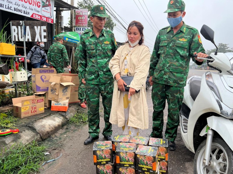 Bản tin Chống buôn lậu 19/10: Liên tiếp bắt giữ 2 vụ vận chuyển trái phép pháo hoa