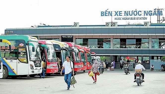 Trong những ngày cao điểm, các đơn vị vận hành xe buýt, xe taxi điều động xe tăng cường, giải tỏa khách tại các bến xe khách liên tỉnh, điểm trung chuyển, nhà ga