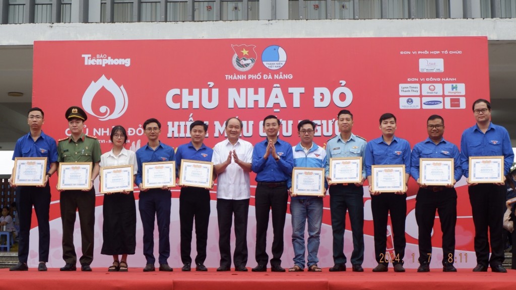 Thành đoàn Đà Nẵng tuyên dương, khen thưởng 29 tập thể tiêu biểu trong phong trào hiến máu tình nguyện thành phố năm 2023