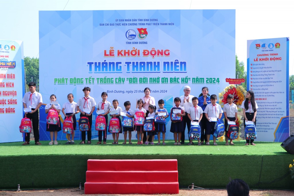 Khởi động Tháng Thanh niên và phát động Tết trồng cây