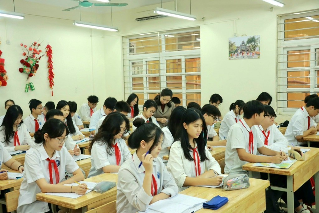 Thầy cô sát cánh cùng học sinh lớp 9 vượt “vũ môn”