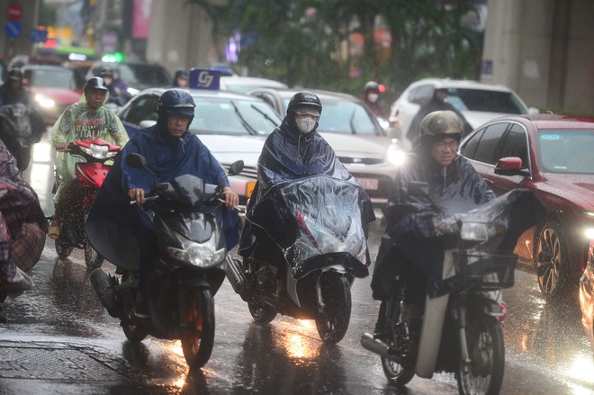 Hai ngày cuối tuần khu vực Bắc bộ và Thủ đô Hà Nội mưa giông tái xuất