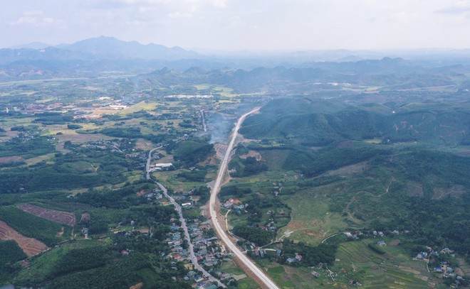 Làm đường nối cao tốc Tuyên Quang- Phú Thọ với Nội Bài Lào Cai quy mô 4 làn xe