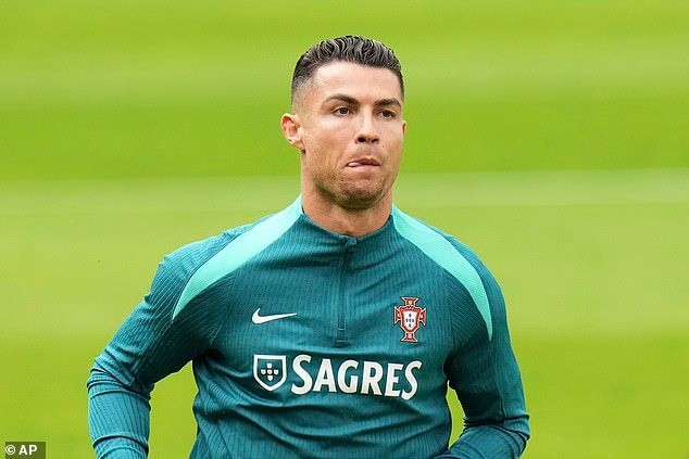 Kỷ lục trước đây do Ronaldo nắm giữ (ảnh) đã tồn tại được 16 năm.