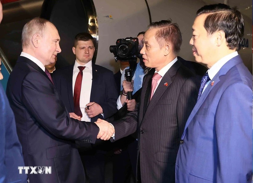 Những hình ảnh đầu tiên của Tổng thống Liên bang Nga Vladimir Putin tại Nội Bài