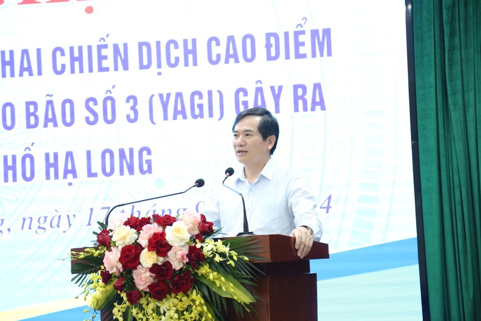 Ông Vũ Quyết Tiến, Bí thư Thành uỷ TP Hạ Long phát biểu tại Hội nghị.