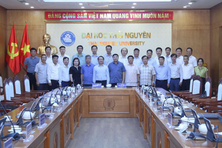 Các đại biểu chụp ảnh lưu niệm. cac-dai-bieu-chup-anh-luu-niem.jpg