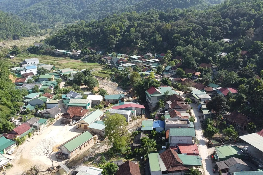 Hàng trăm người dân bản Hòa Sơn, xã Tà Cạ vẫn chưa được đến nơi ở mới.