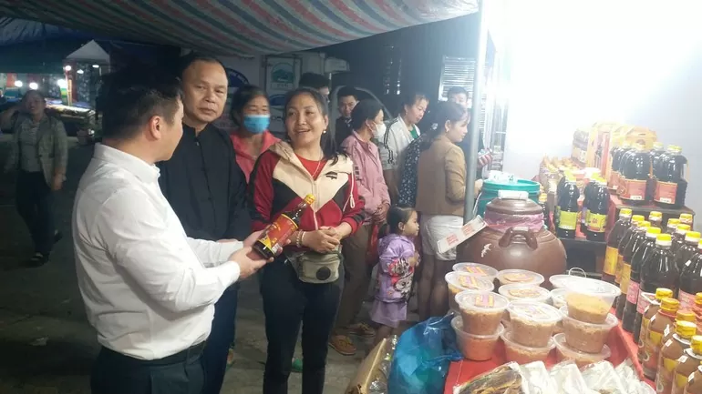 Bắc Kạn: Mở rộng thị trường gắn với Cuộc vận động ‘Người Việt Nam ưu tiên dùng hàng Việt Nam’ Bắc Kạn: Mở rộng thị trường gắn với Cuộc vận động ‘Người Việt Nam ưu tiên dùng hàng Việt Nam’