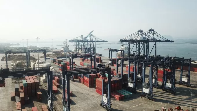 Hàng hóa tập kết tại Cảng Cái Lân, Quảng Ninh. Ảnh: Đỗ Phương Hàng hóa tập kết tại Cảng Cái Lân, Quảng Ninh. Ảnh: Đỗ Phương