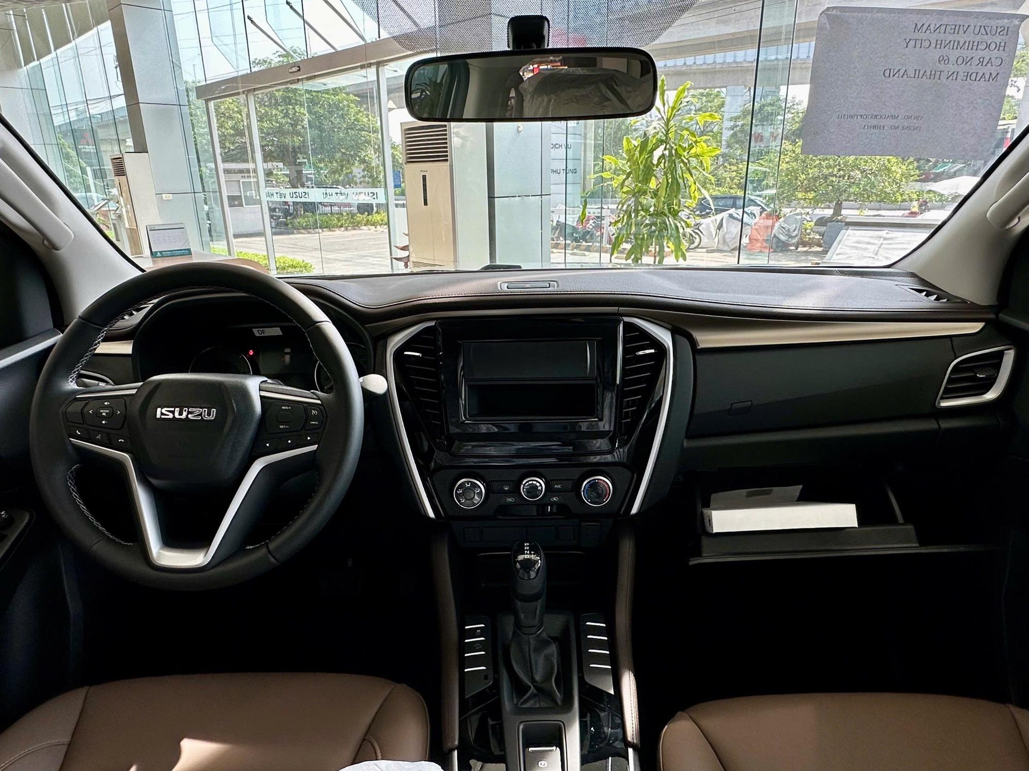 Isuzu mu-X lại xả kho: Giá giảm 240 triệu đồng, khởi điểm từ 1,01 tỷ, ngang Tucson, Sportage bản cao- Ảnh 7. Isuzu mu-X lại xả kho: Giá giảm 240 triệu đồng, khởi điểm từ 1,01 tỷ, ngang Tucson, Sportage bản cao- Ảnh 7.