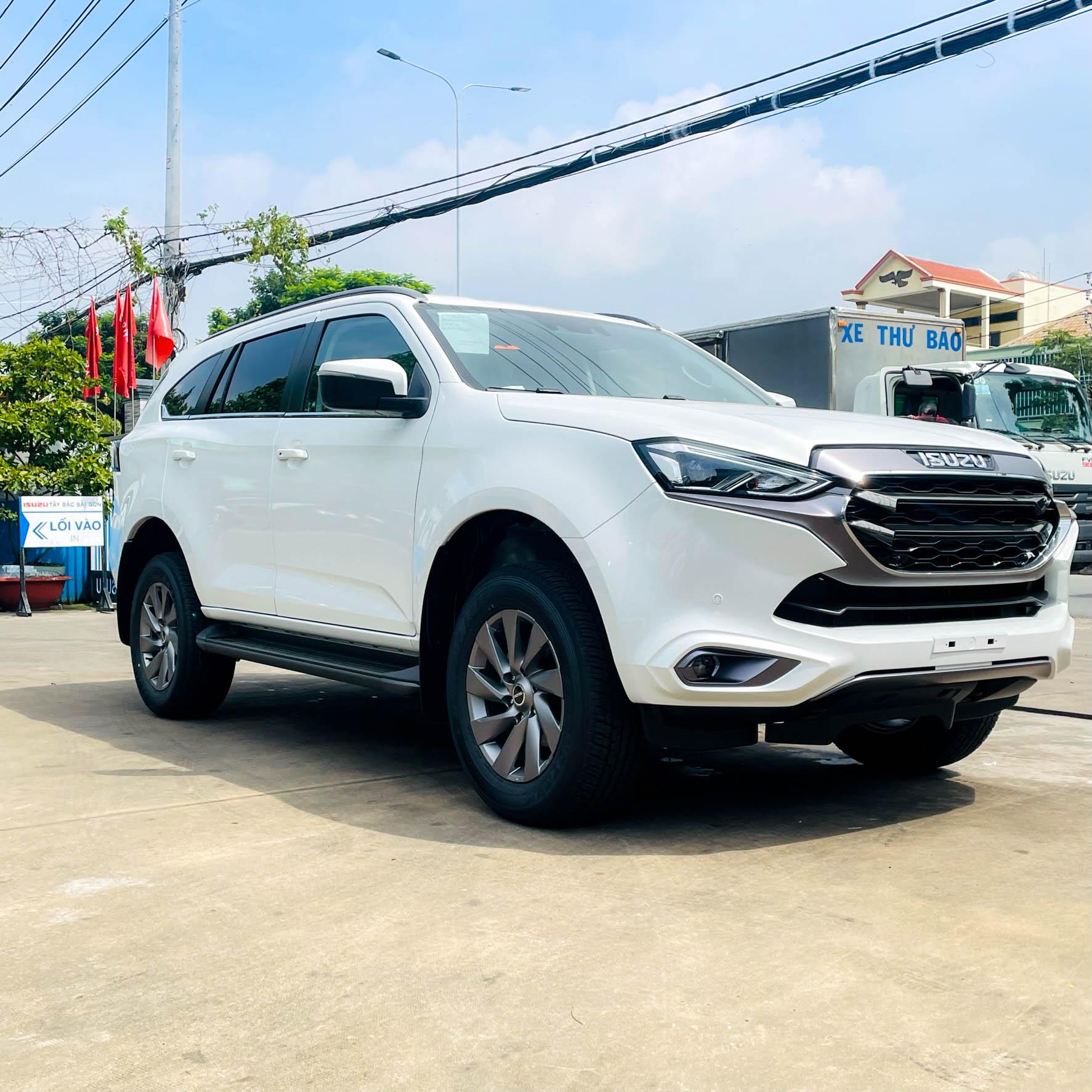 Isuzu mu-X lại xả kho: Giá giảm 240 triệu đồng, khởi điểm từ 1,01 tỷ, ngang Tucson, Sportage bản cao- Ảnh 3. Isuzu mu-X lại xả kho: Giá giảm 240 triệu đồng, khởi điểm từ 1,01 tỷ, ngang Tucson, Sportage bản cao- Ảnh 3.