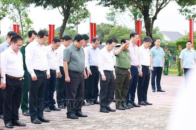 thu-tuong-dang-huong-tai-di-tich-an-nam-cong-san-dang-tai-huyen-co-do-2.jpg