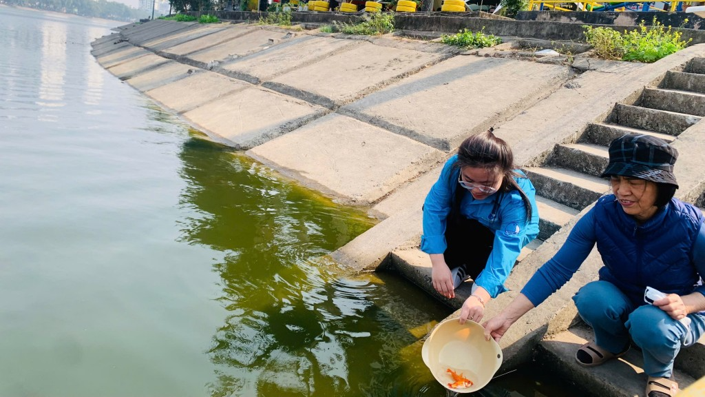 “Thả cá không thả túi nilon” để Hà Nội thêm sáng, xanh, sạch đẹp