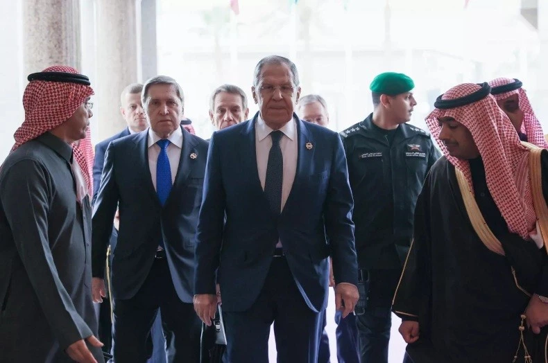 Ngoại trưởng Nga Sergey Lavrov đến Saudi Arabia họp với phái đoàn Mỹ.