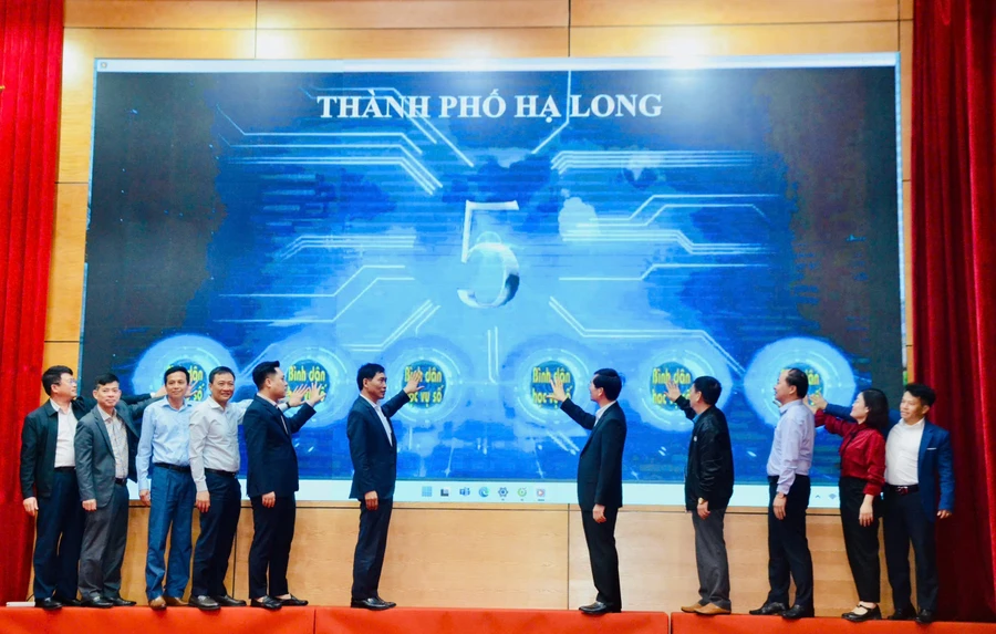 Các đại biểu phát động phong trào