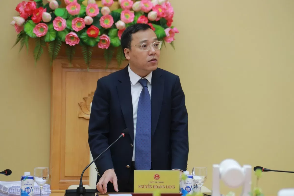 Thứ trưởng Nguyễn Hoàng Long phát biểu tại hội nghị. Ảnh: Thanh Tuấn