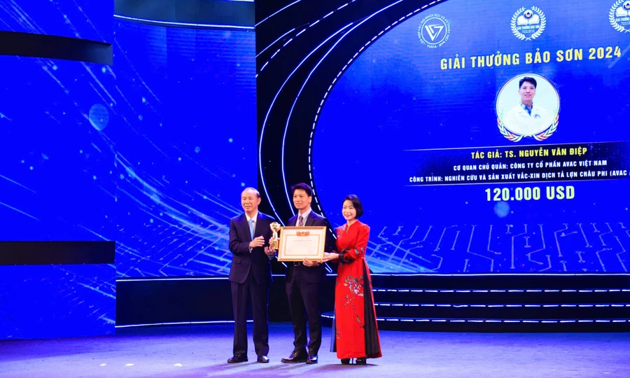 Tiến sĩ Nguyễn Văn Điệp giành giải ở lĩnh vực bảo vệ vật nuôi và môi trường.