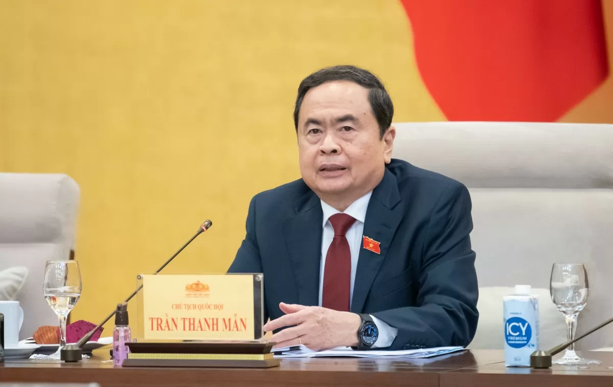 Chủ tịch Quốc hội Trần Thanh Mẫn ký ban hành 04 Nghị quyết của Ủy ban Thường vụ Quốc hội. Ảnh: QuochoiQuochoi.vn