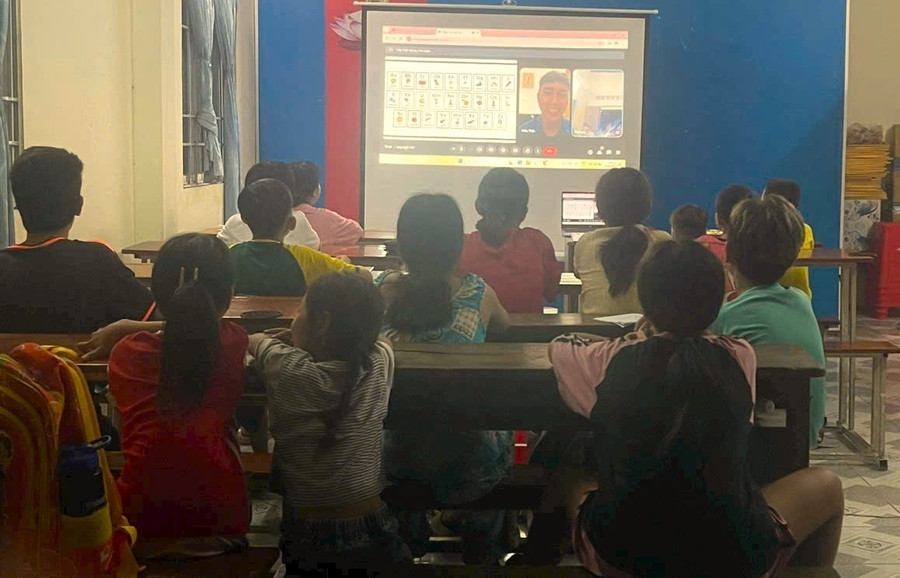 Buổi học trực tuyến Tiếng Anh tại lớp học tình thương Phường 7, TP Bạc Liêu. lop-hoc-tinh-thuong-5.jpg