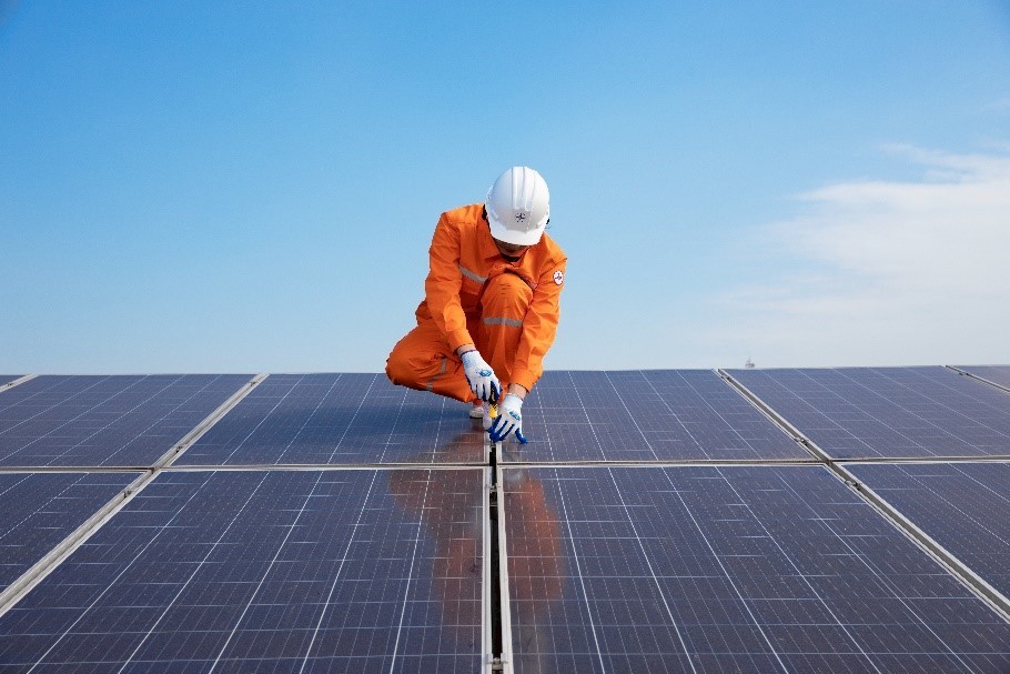 Lắp đặt hệ thống pin mặt trời giúp cơ quan giảm nhiều chi phí, chủ động nguồn điện Lắp đặt hệ thống pin mặt trời giúp cơ quan giảm nhiều chi phí, chủ động nguồn điện