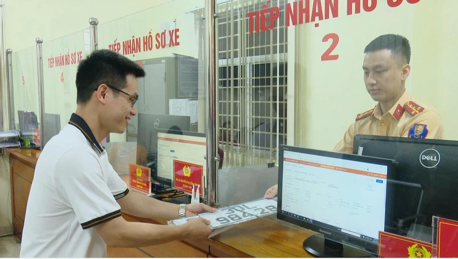 Hà Nội đẩy mạnh Đề án 06 về đăng ký, quản lý phương tiện giao thông