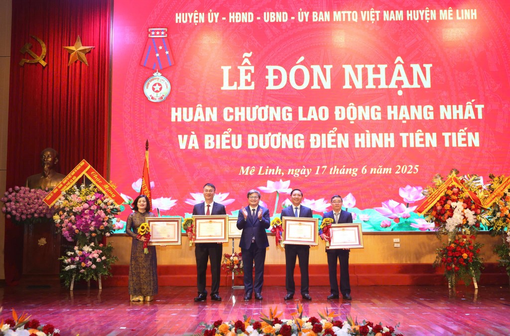Huyện Mê Linh vinh dự đón nhận Huân chương Lao động hạng Nhất Huyện Mê Linh vinh dự đón nhận Huân chương Lao động hạng Nhất