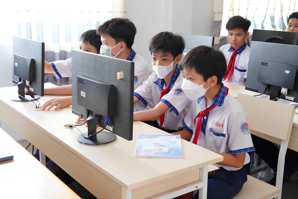 Toàn tỉnh có 100% cơ sở giáo dục cấp THCS, THPT sử dụng sổ điểm điện tử từ phần mềm quản lý giáo dục