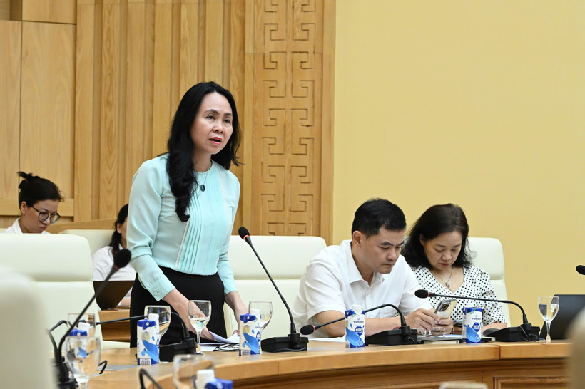 Bà Lê Hoàng Oanh - Cục trưởng Cục Thương mại điện tử và Kinh tế số thông tin về quy định phân quyền, phân cấp thuộc lĩnh vực thương mại điện tử