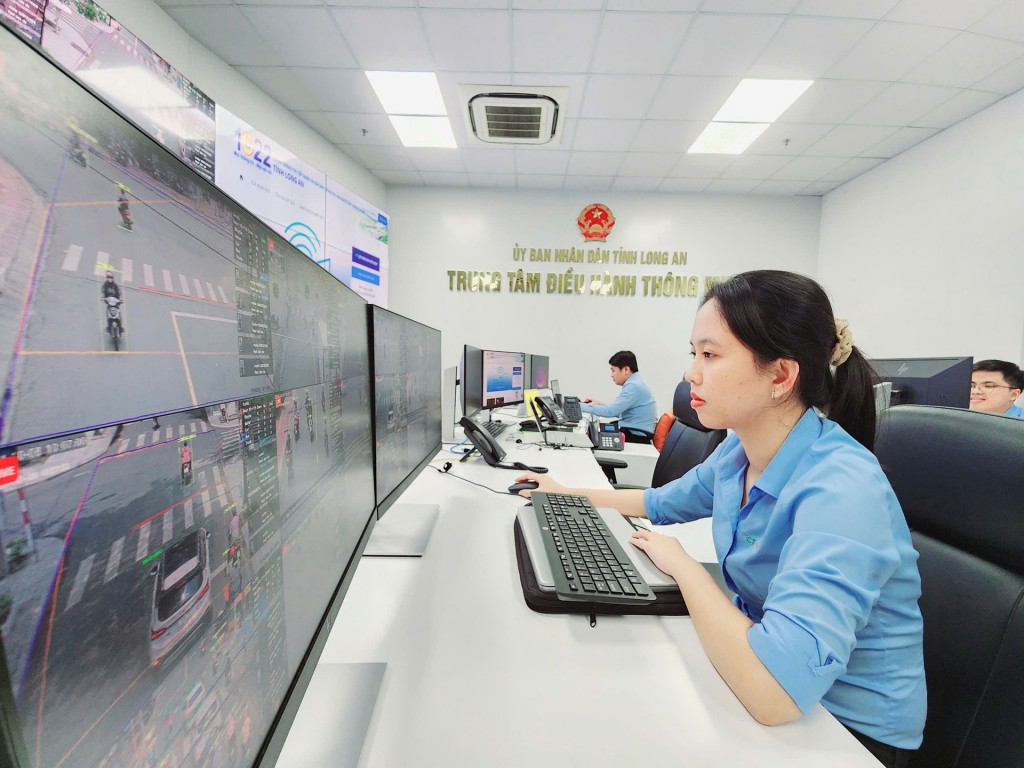 Xây dựng chính quyền điện tử, hướng tới đô thị thông minh